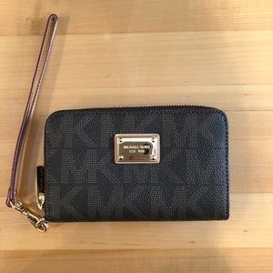 Brand New Michael Kors Wristlet